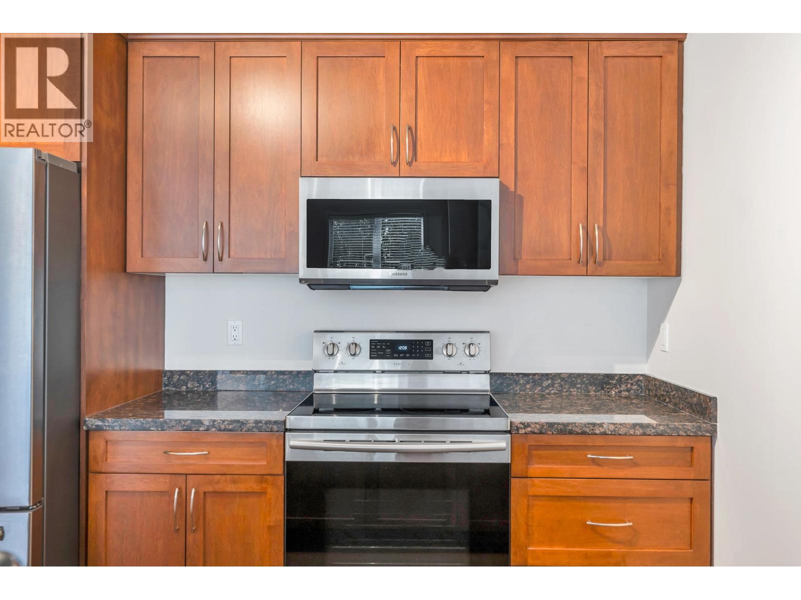 210 1375 VIEW CRESCENT