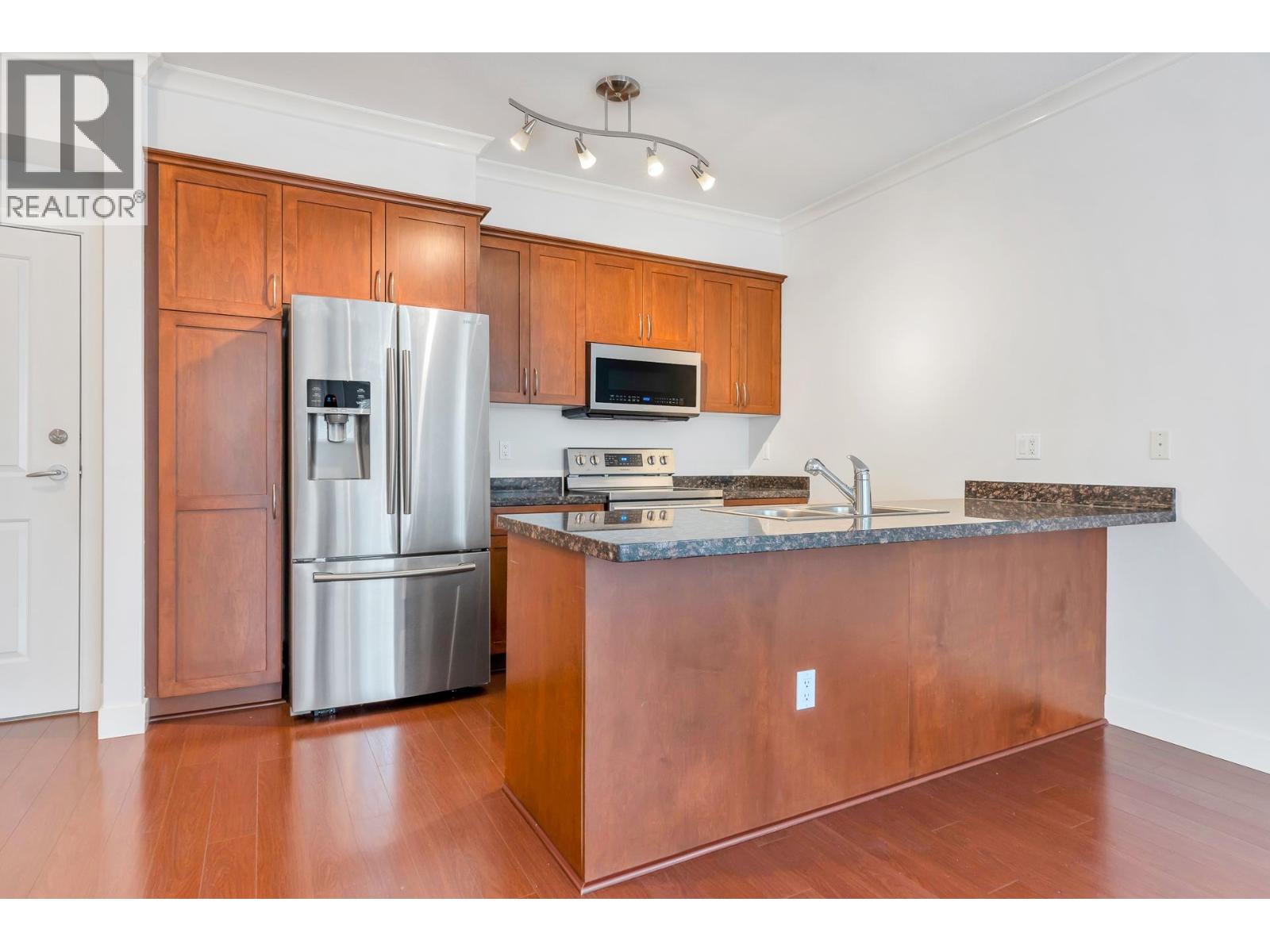 210 1375 VIEW CRESCENT