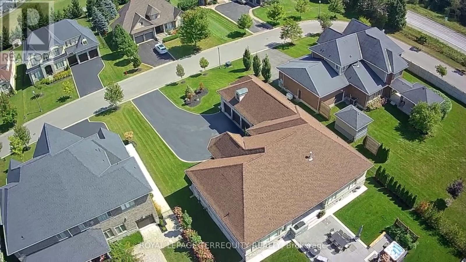 20 COUNTRY CLUB CRESCENT