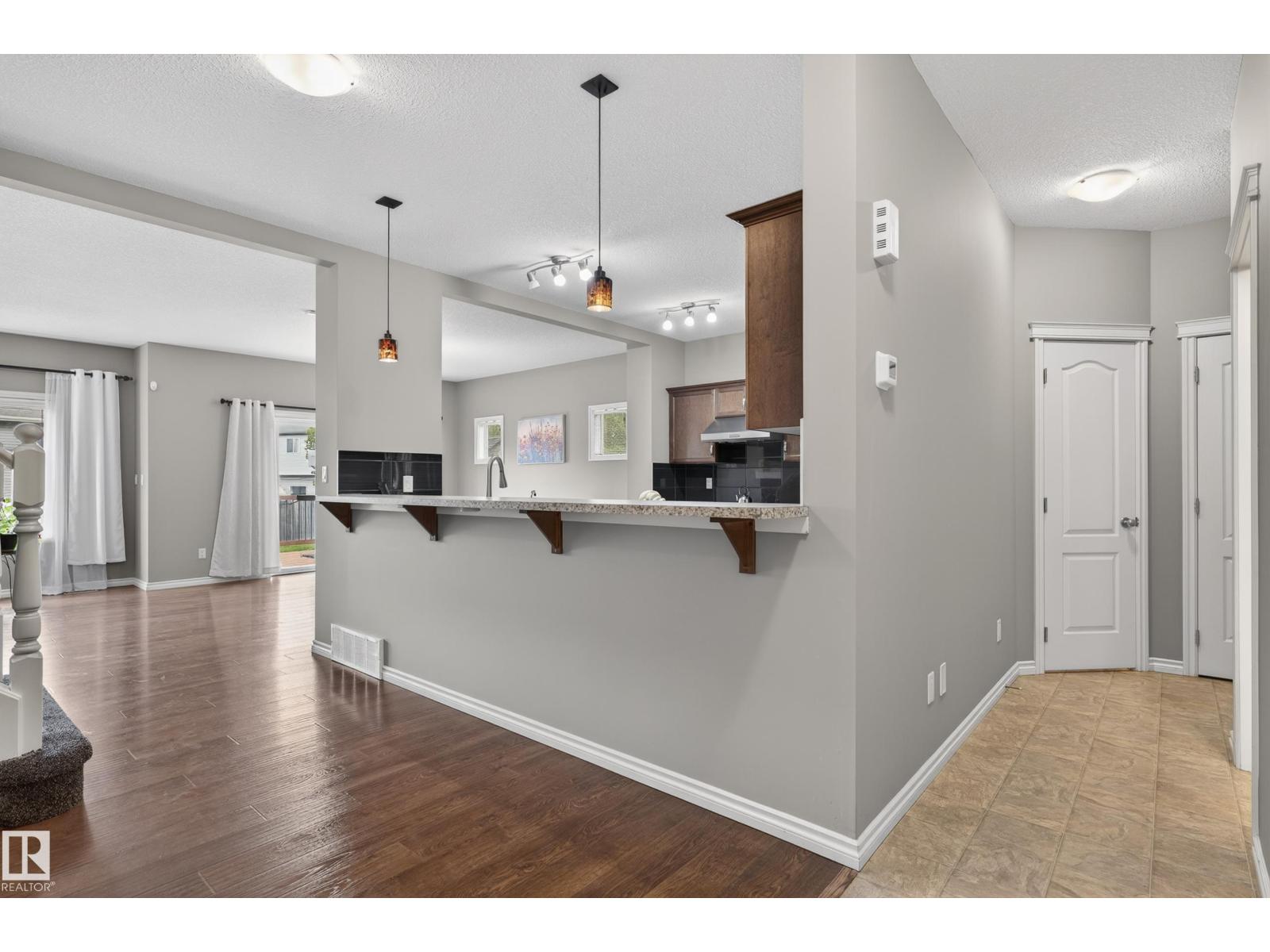 9515 221 ST NW