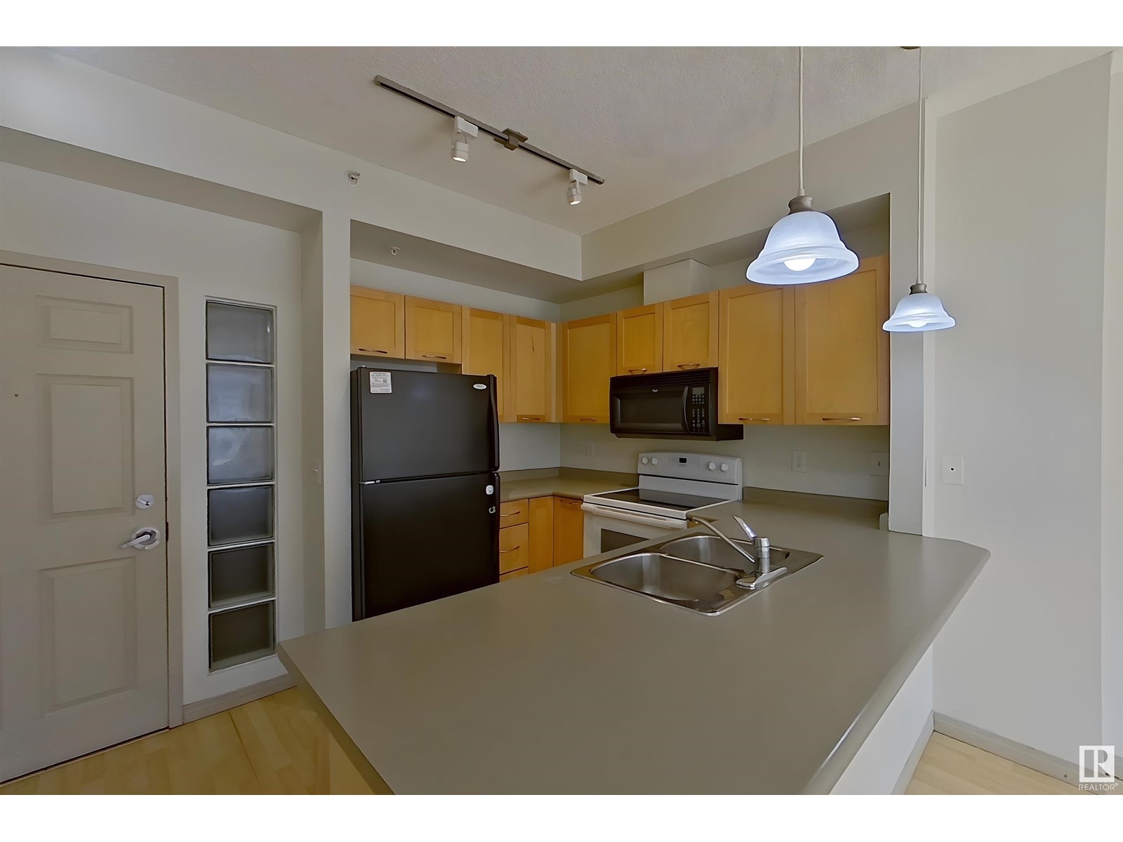 #1-518 4245 139 AV NW