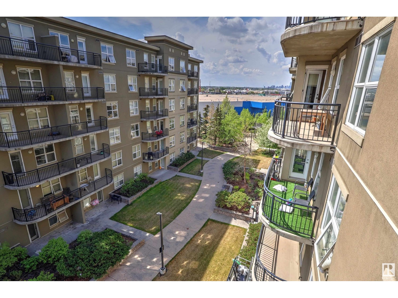 #1-518 4245 139 AV NW