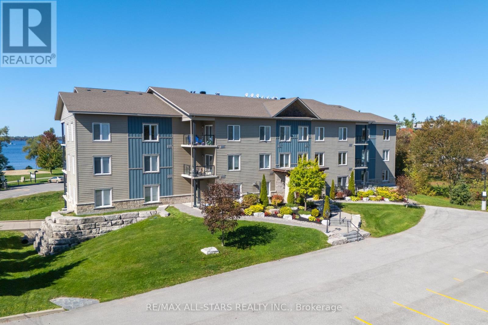 Photo 1 of 33 — 104 - 94 FRANCIS STREET W Unit 104, Kawartha Lakes (Fenelon Falls), ON K0M1N0
