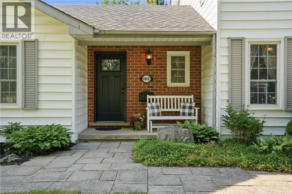 1 MEANDER Close
