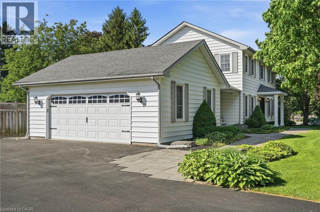 1 MEANDER Close