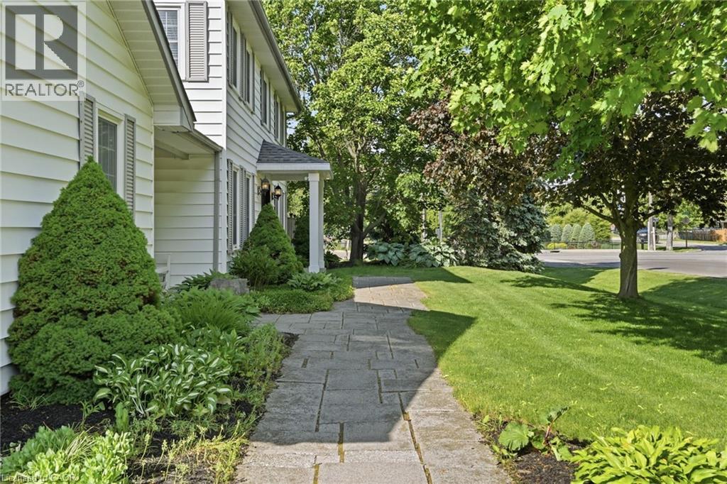 1 MEANDER Close