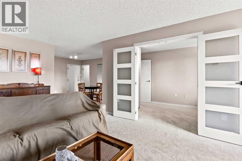 704, 718 12 Avenue SW