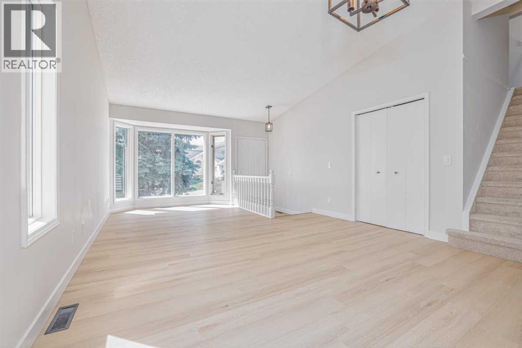208 Macewan Valley Road NW