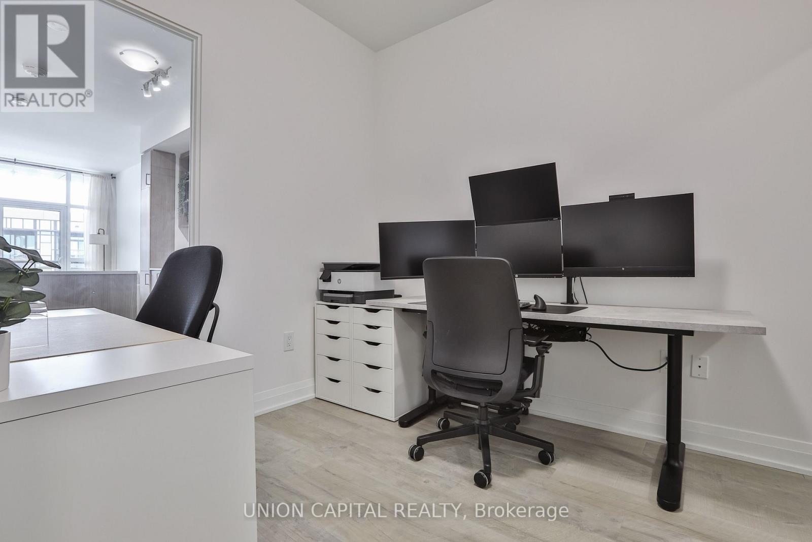 303 - 50 GEORGE BUTCHART DRIVE