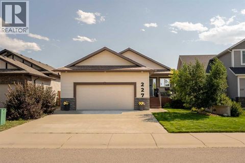 227 Mt Sundial Court W Lethbridge AB T1J5C2