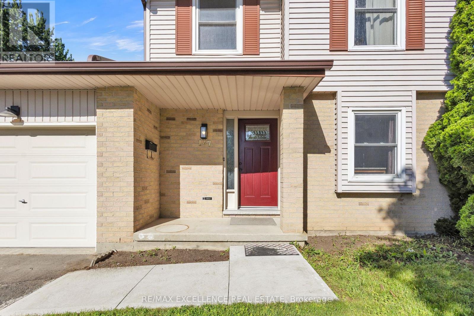 127 ACORN CRESCENT