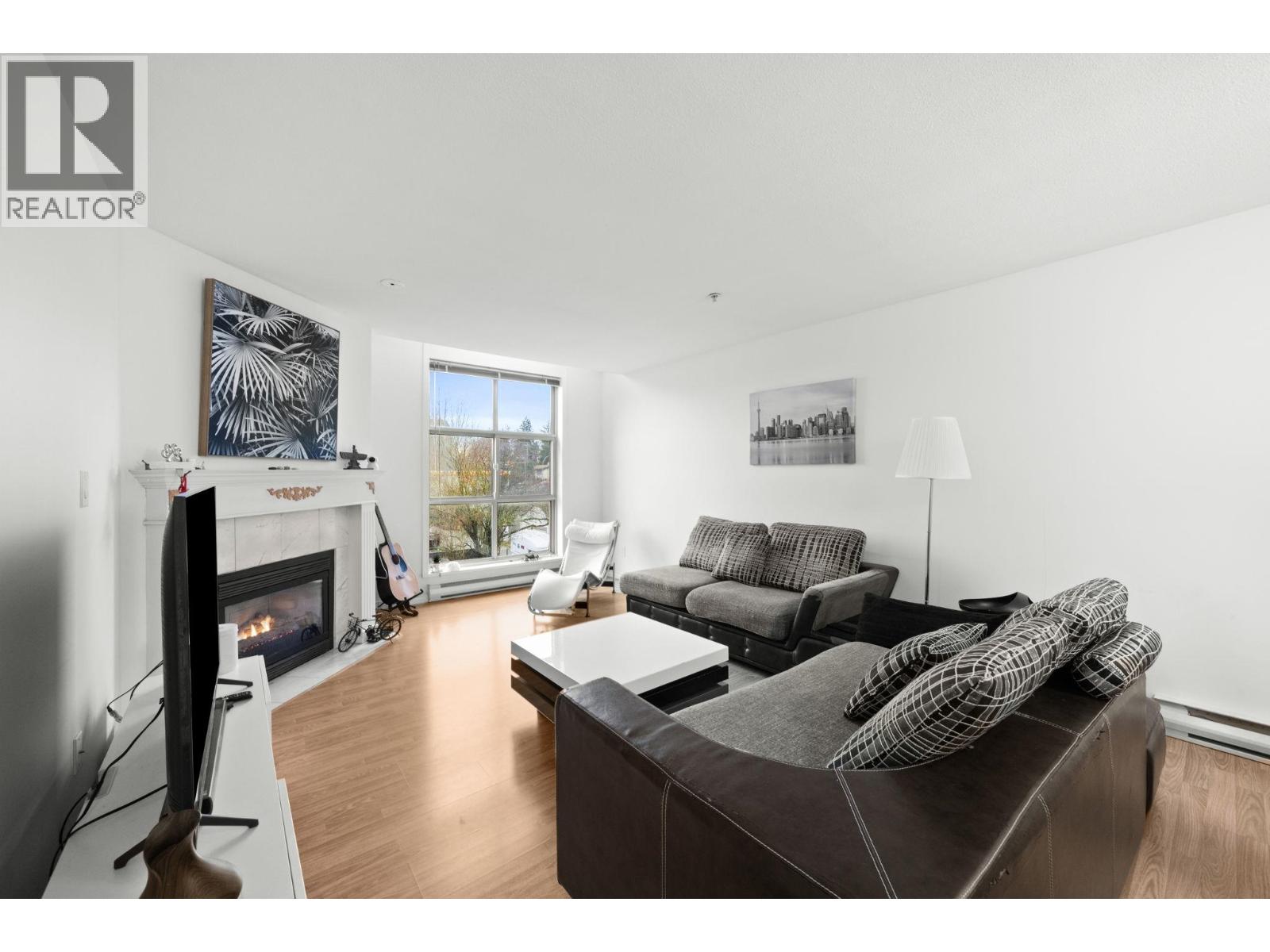 25 2378 RINDALL AVENUE