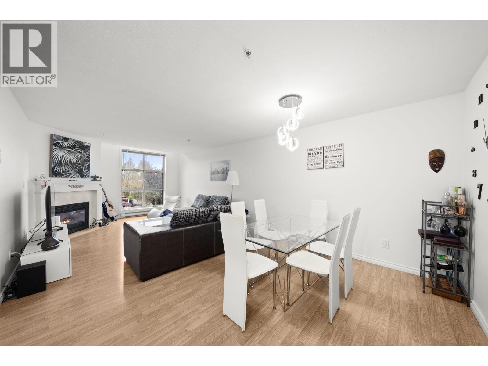 25 2378 RINDALL AVENUE