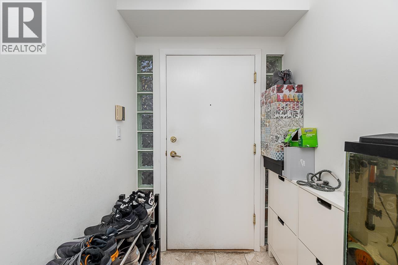 1403 3061 E KENT AVENUE NORTH