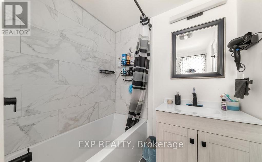 UNIT B - 89 COLLEGE STREET E