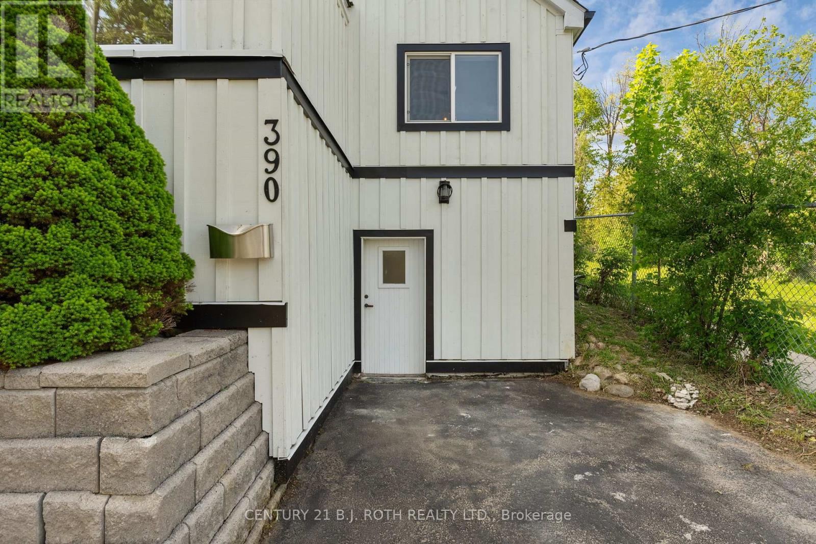 390 ARTHUR STREET