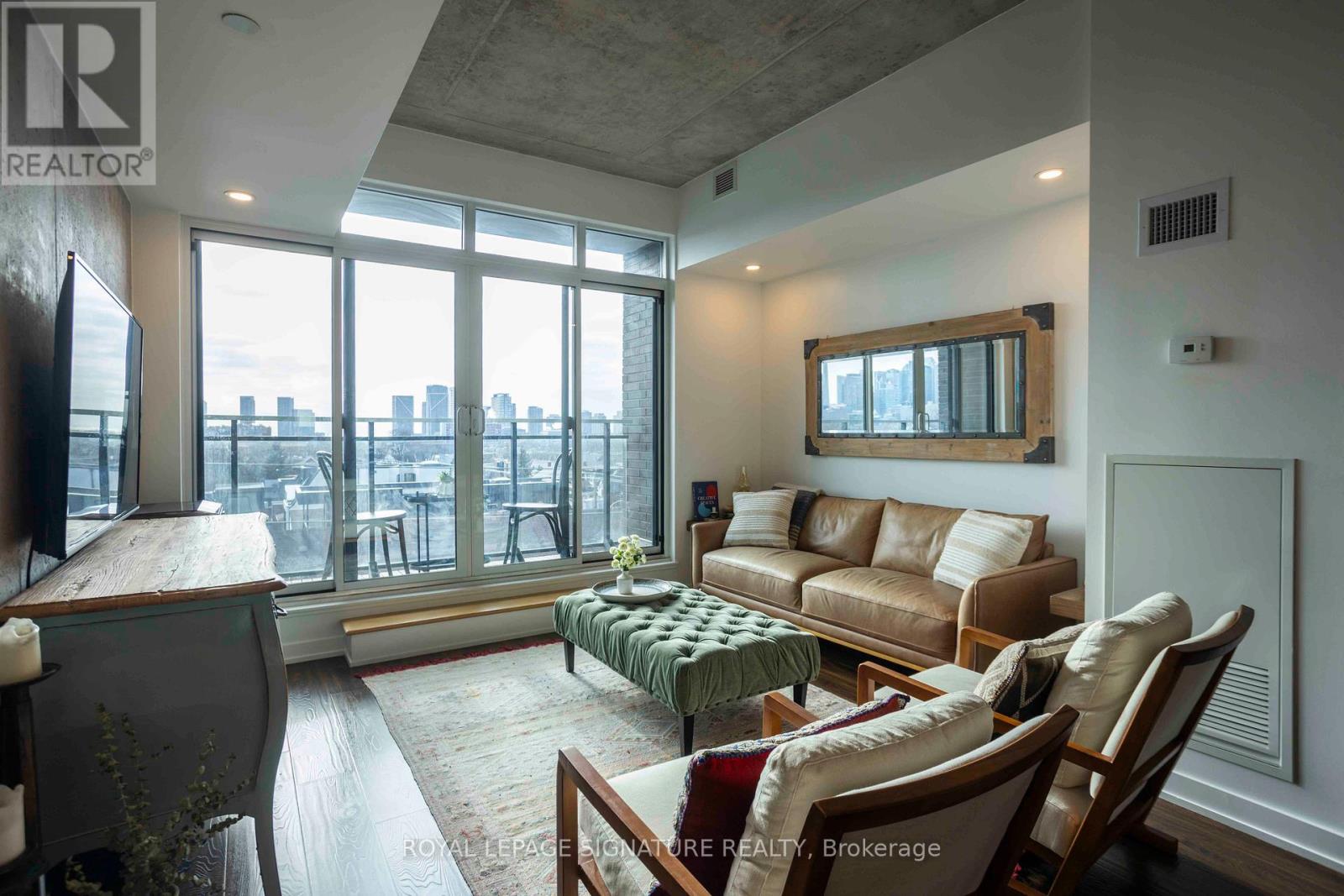 Photo 1 of 33 — 408 - 205 MANNING AVENUE N Unit 408, Toronto (Trinity-Bellwoods), ON M6J0E2
