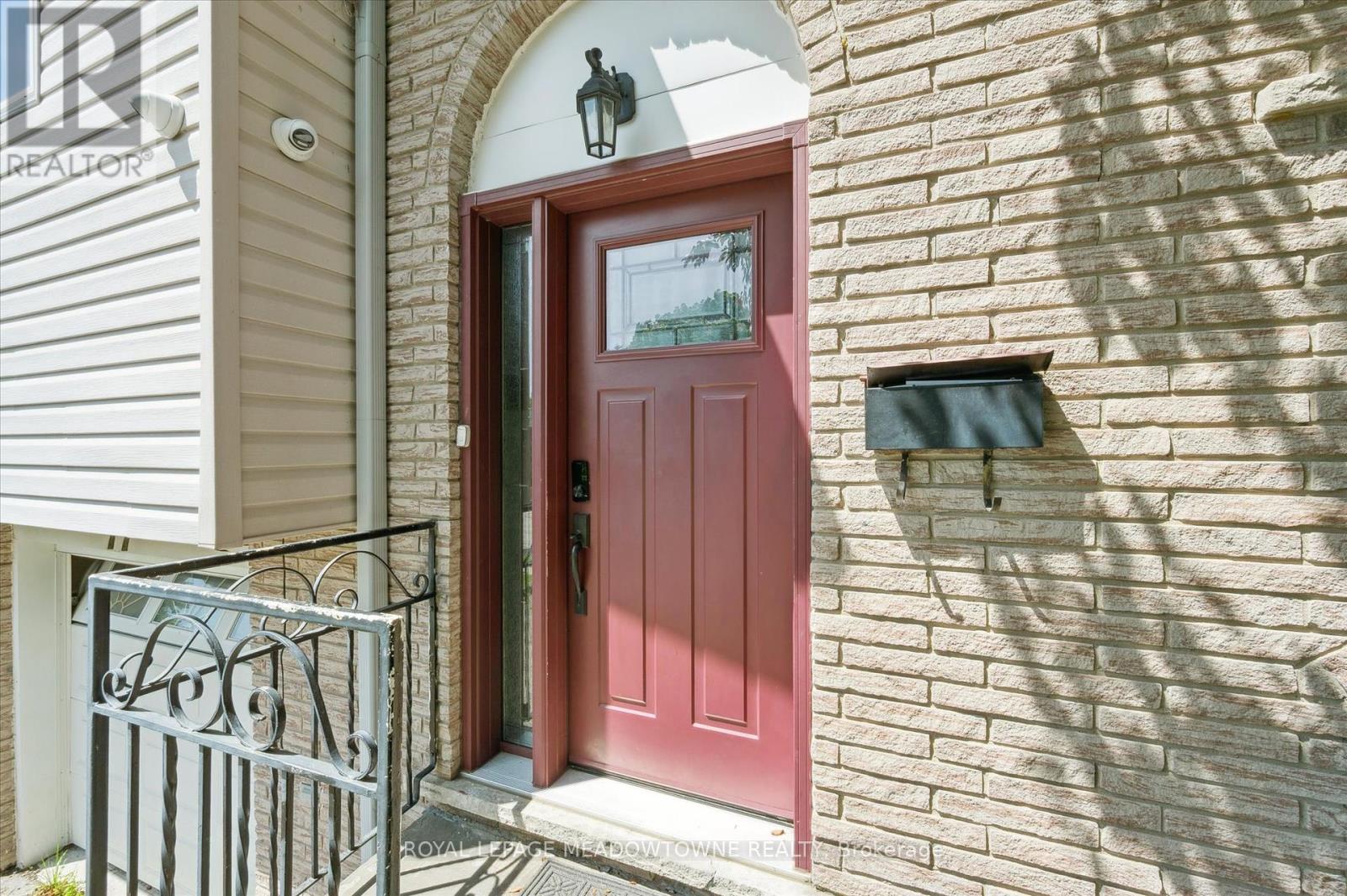 77 PINEMEADOW CRESCENT