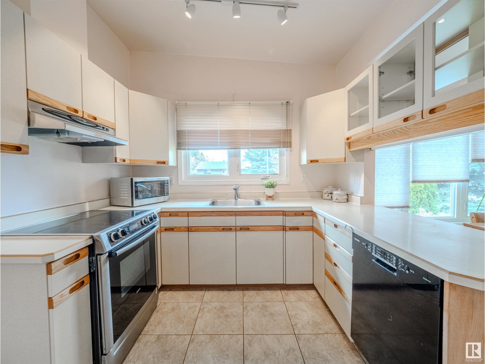 15414 81 AV NW