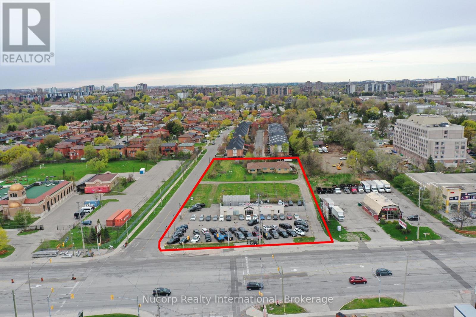 1721 DUNDAS STREET E