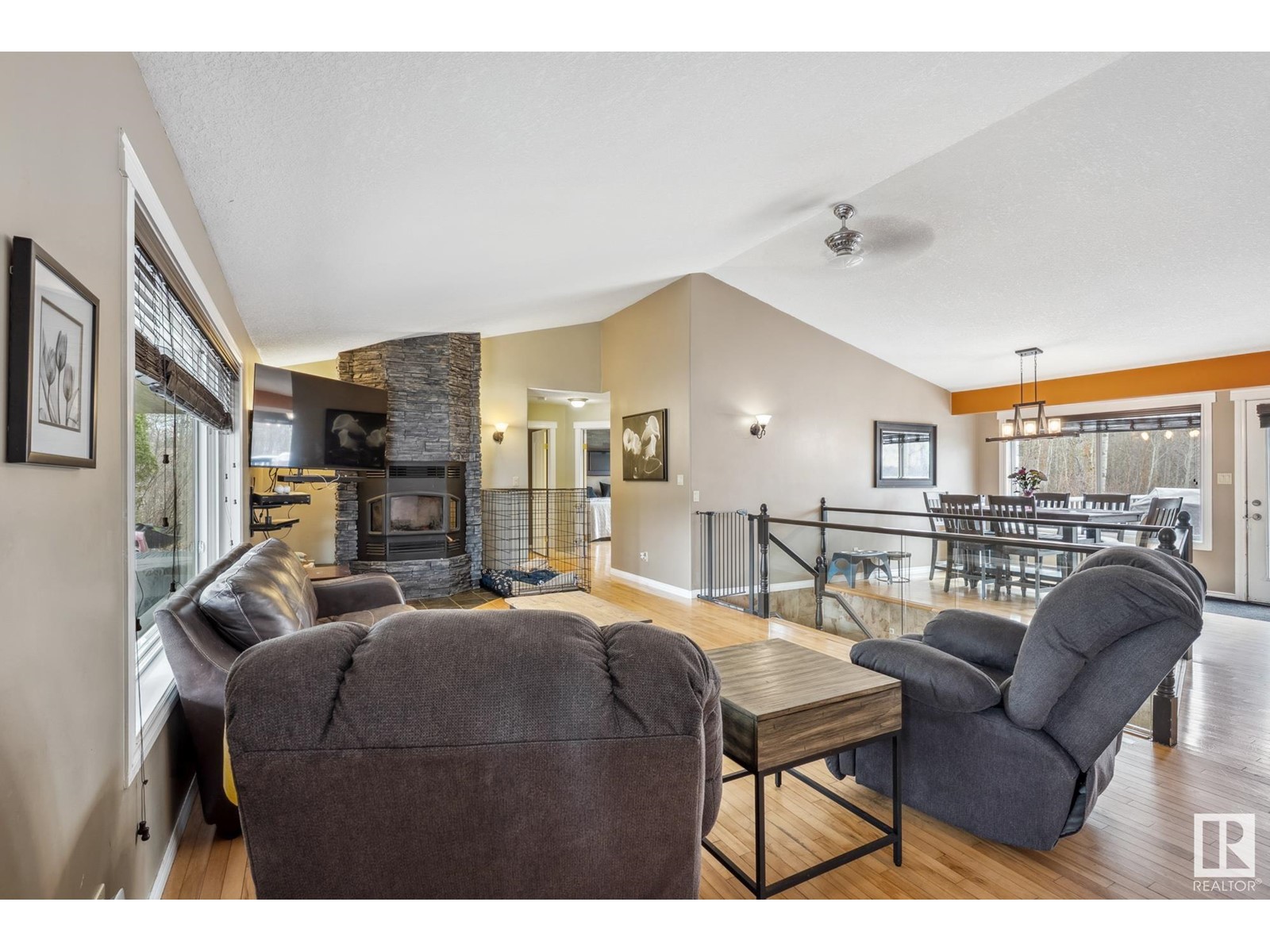 #386 52465 RGE ROAD 213