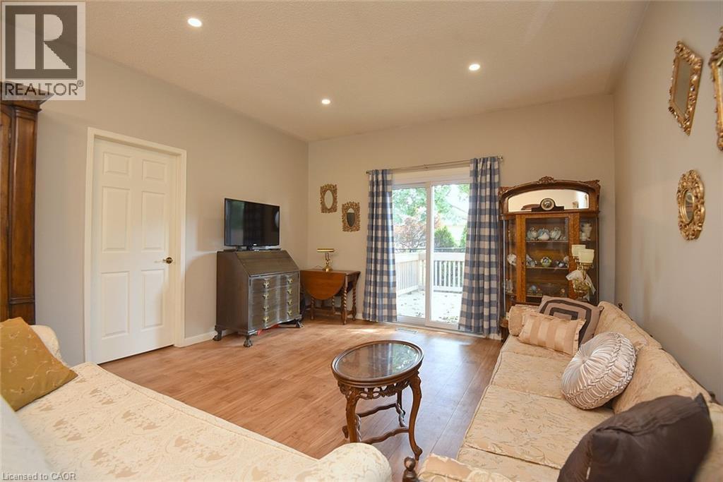 157 SILVERBIRCH Boulevard