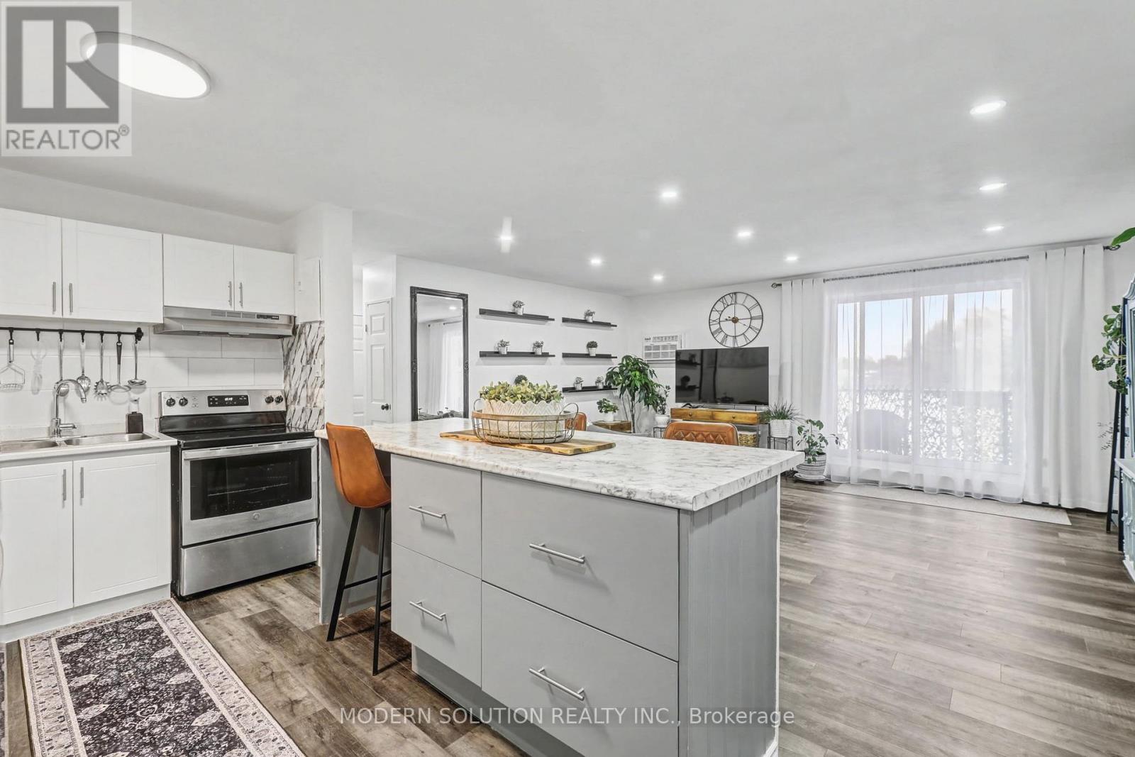Photo 1 of 22 — 308 - 563 MORNINGTON AVENUE Unit 308, London East (East G), ON N5Y4T8