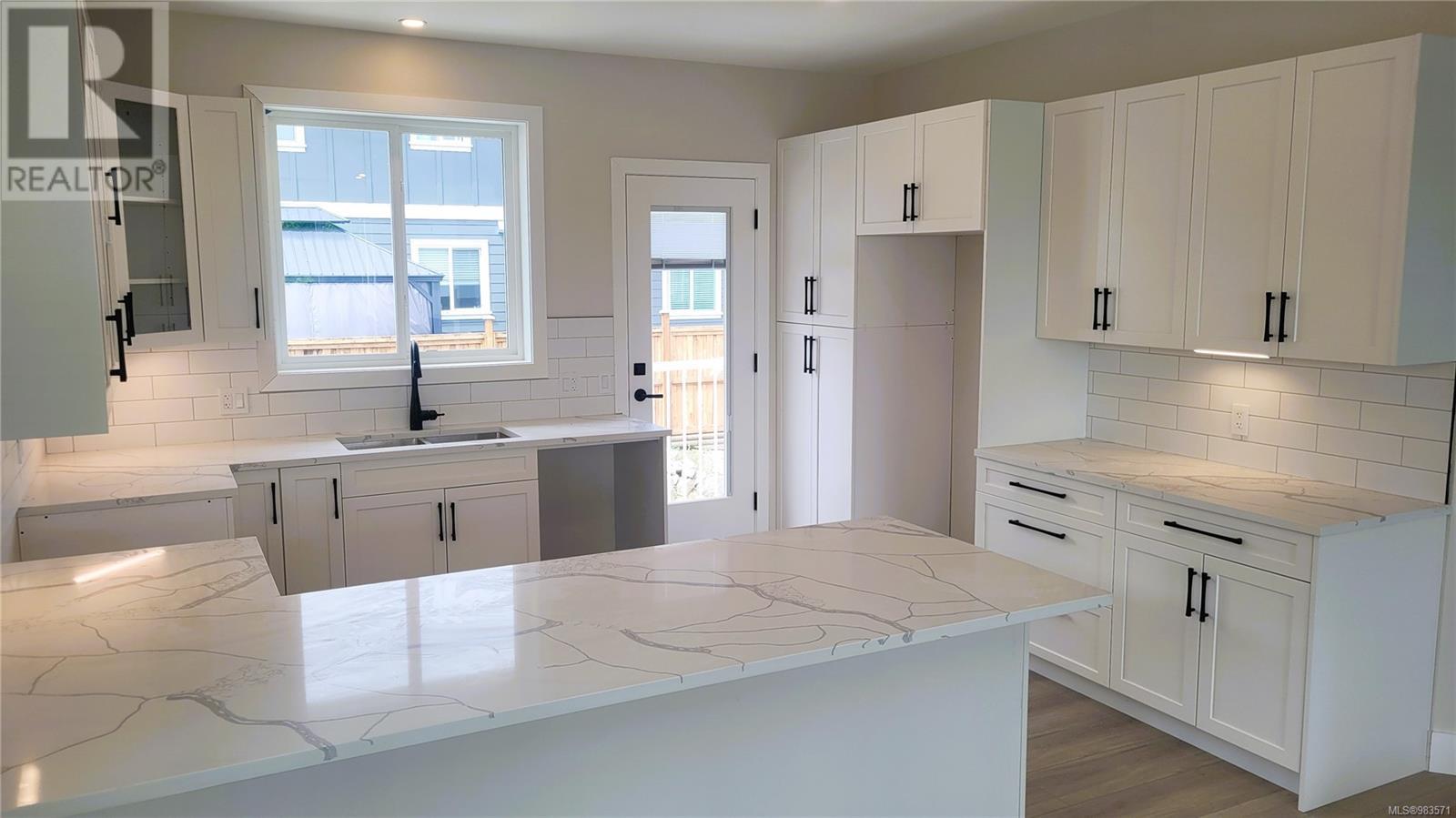7072 Central Saanich Rd