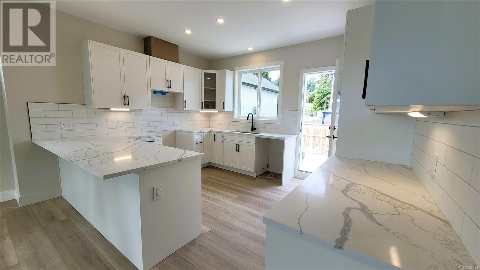 7072 Central Saanich Rd