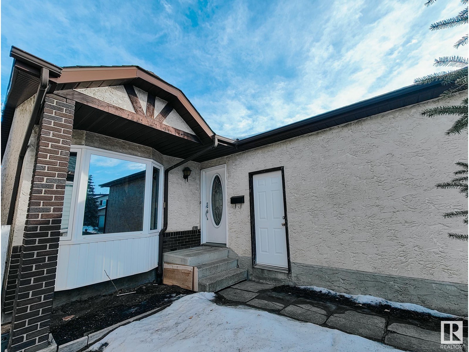 8507 189 ST NW