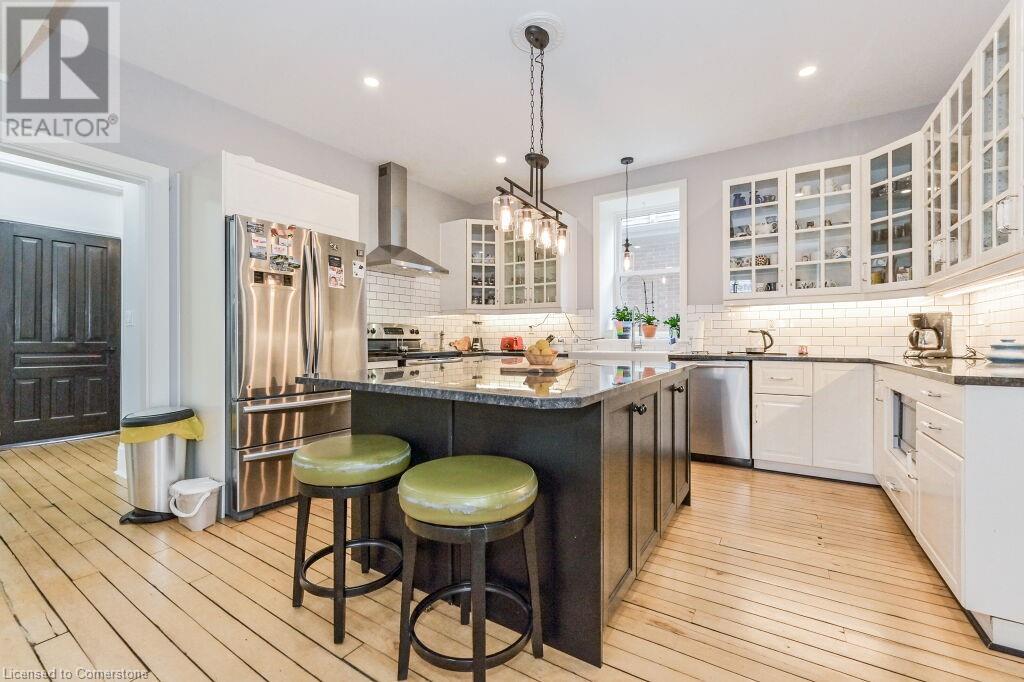 180 UNION Street W
