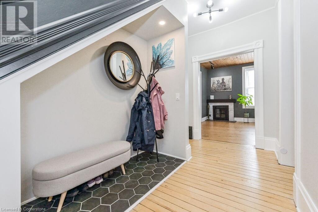 180 UNION Street W