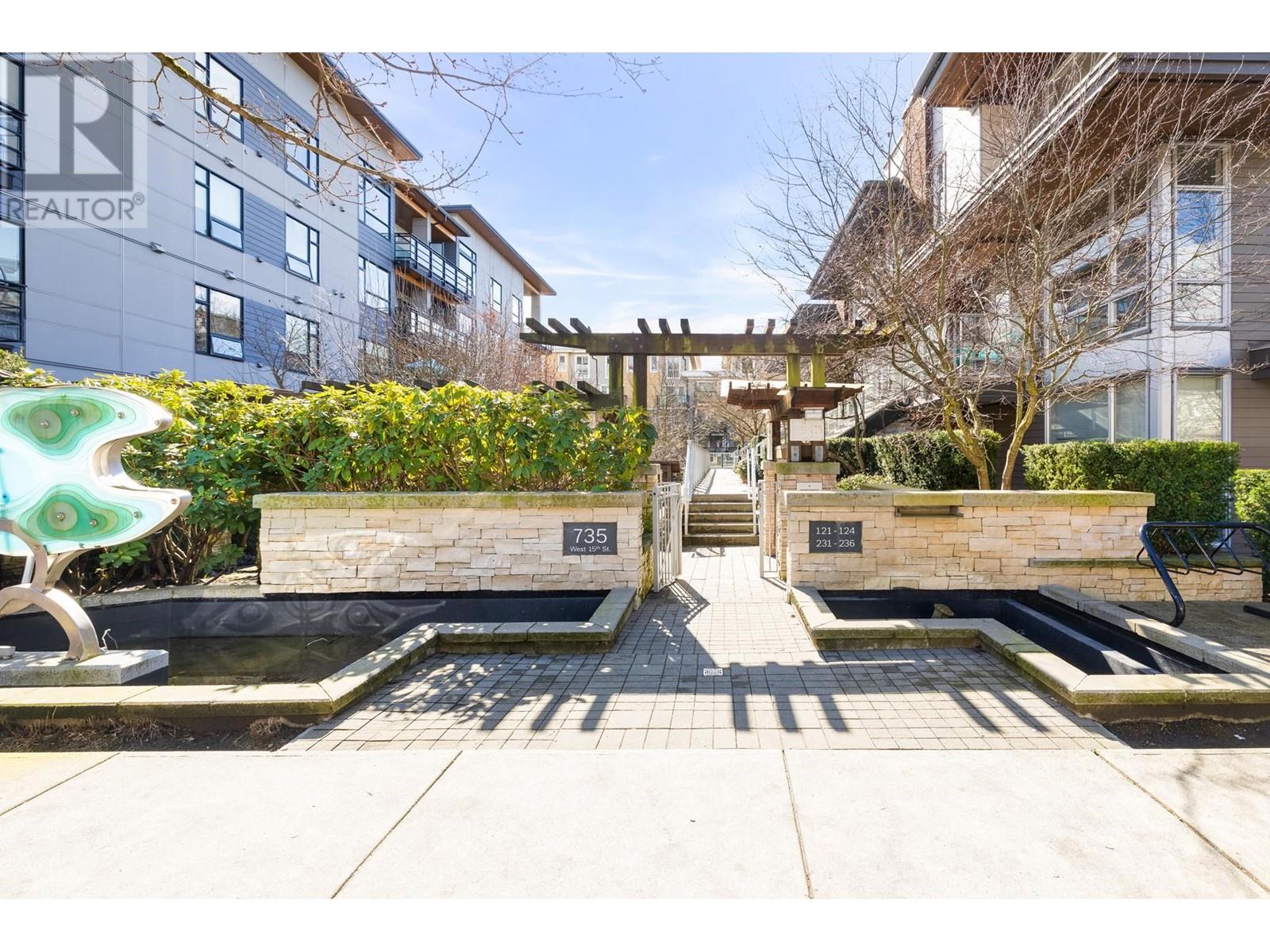 121 735 W 15TH STREET