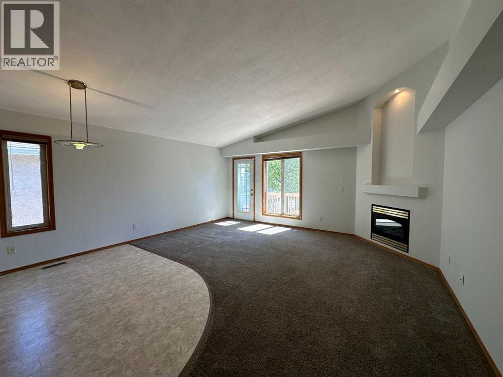252 Red Crow Boulevard W