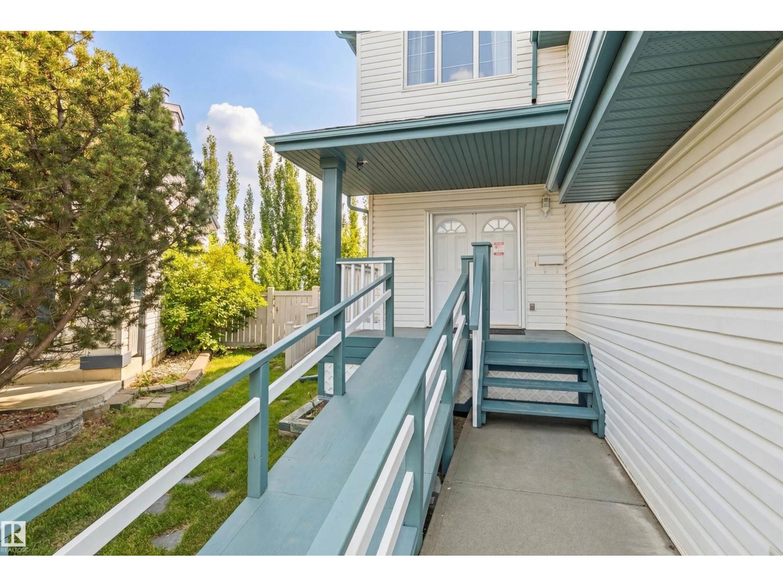 582 GLENWRIGHT CR NW