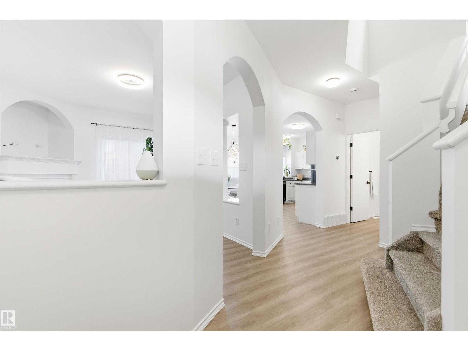 582 GLENWRIGHT CR NW