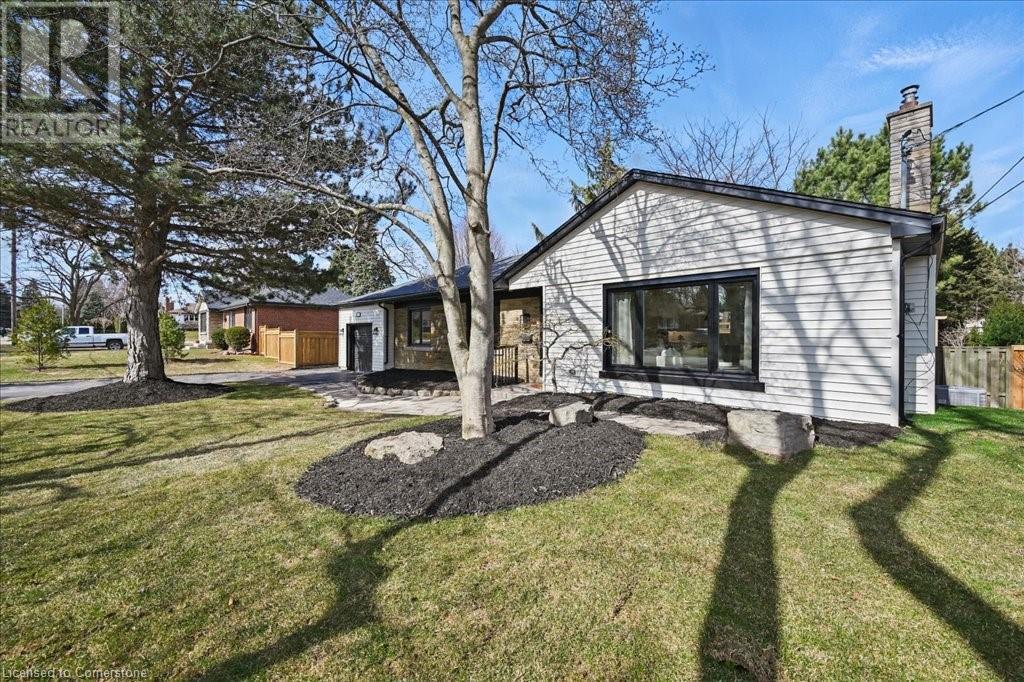 869 CONDOR Drive