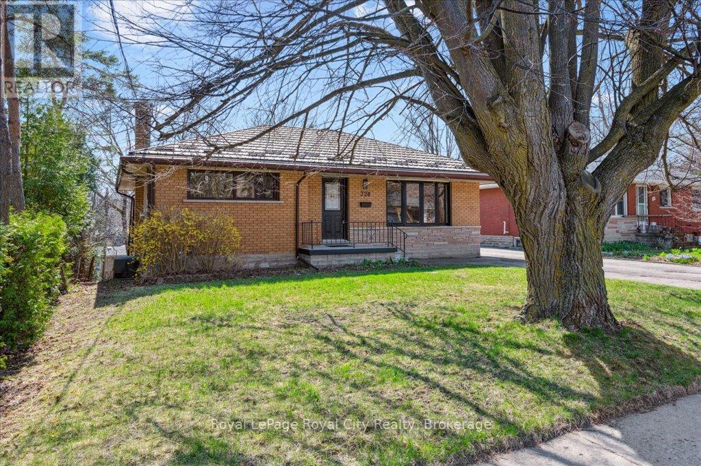 320 VICTORIA ROAD N