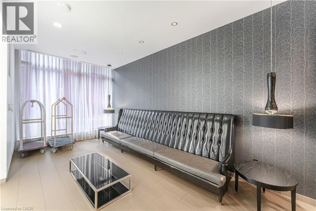 560 FRONT Street W Unit# 821