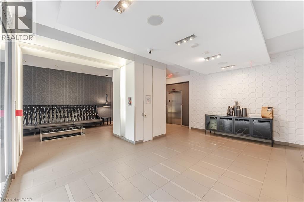 560 FRONT Street W Unit# 821