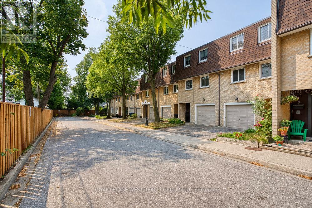 3 - 92 TWENTY NINTH STREET
