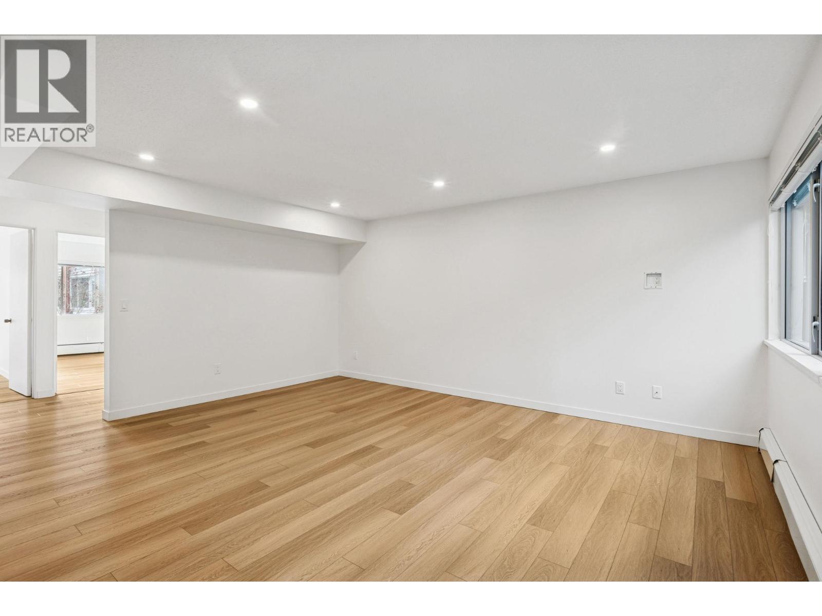 879 WESTVIEW CRESCENT