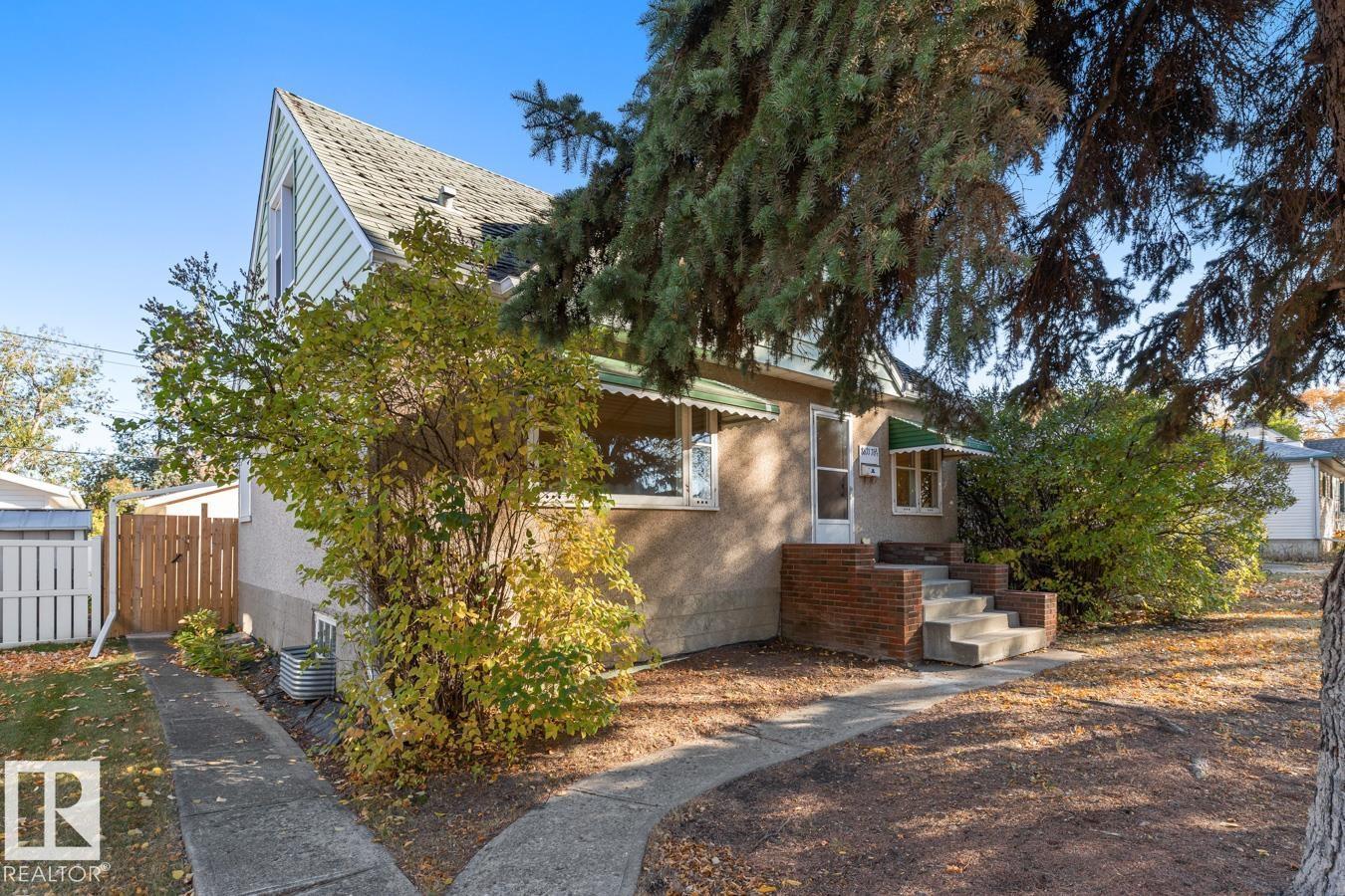 8671 76 ST NW
