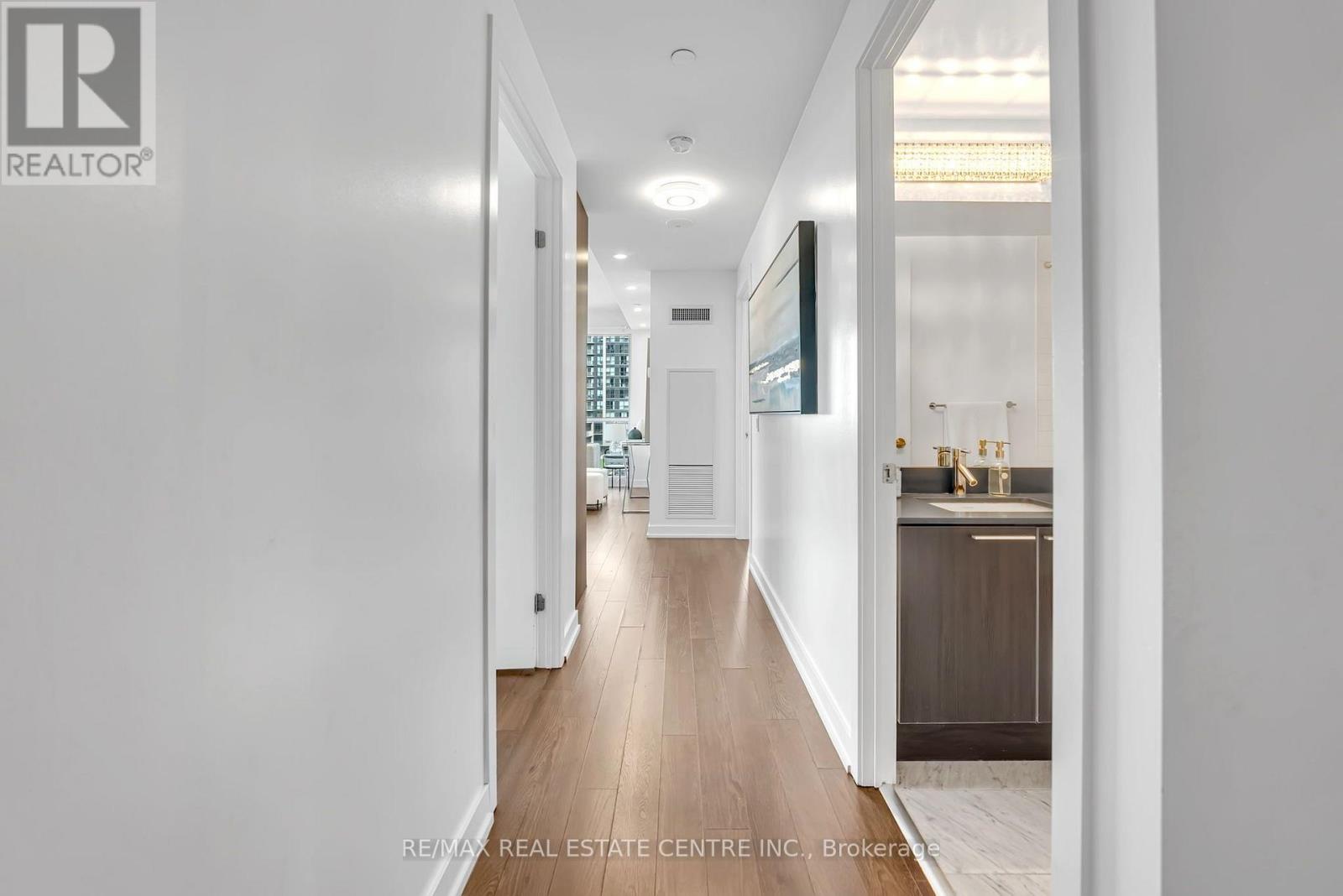 809 - 10 PARK LAWN ROAD