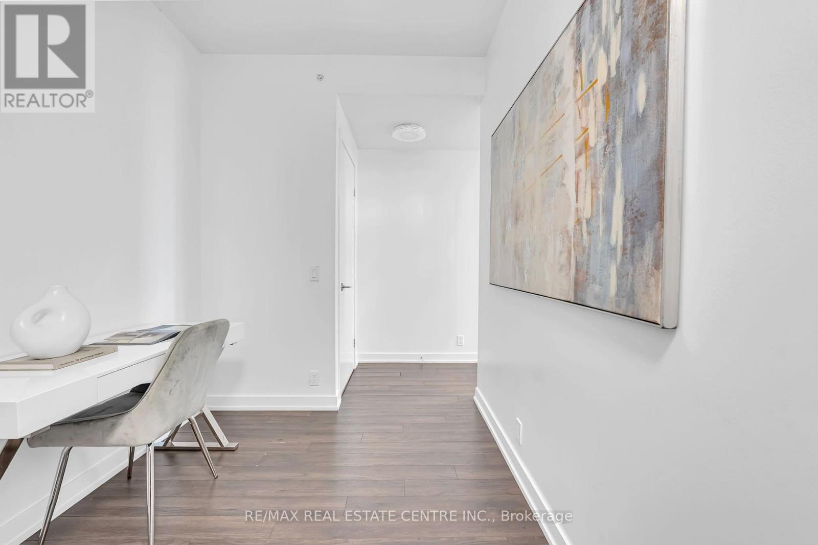 809 - 10 PARK LAWN ROAD
