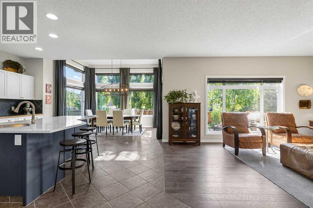 11 Chapala Square SE