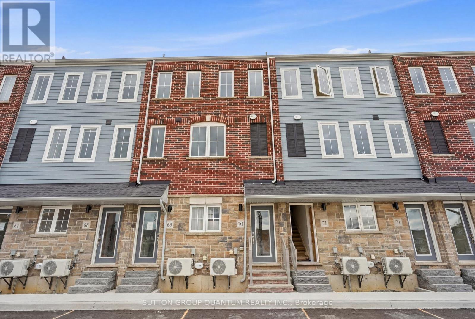 Photo 1 of 37 — 70 - 677 PARK ROAD N Unit 70, Brantford, ON N3R0A2