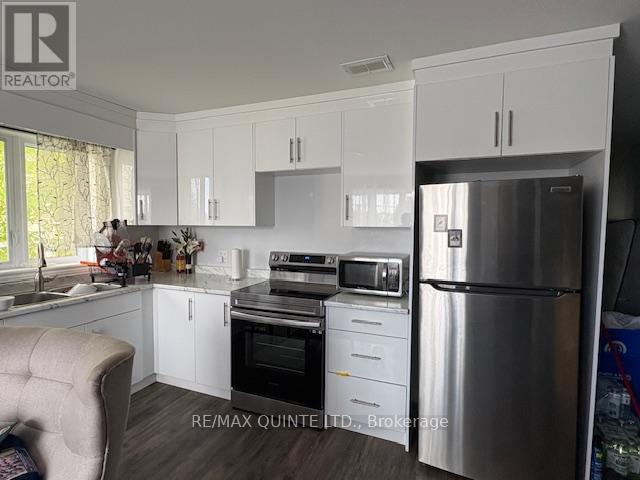 198 DUNDAS STREET E