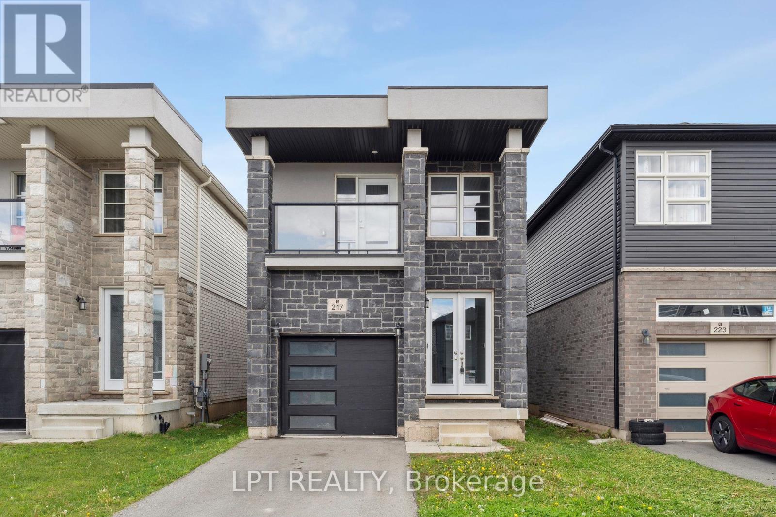 Photo 1 of 34 — 217 LOUISE STREET, Welland (Lincoln/Crowland), ON L3B1T2