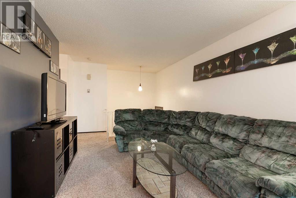 47, 5 Acadia Road W